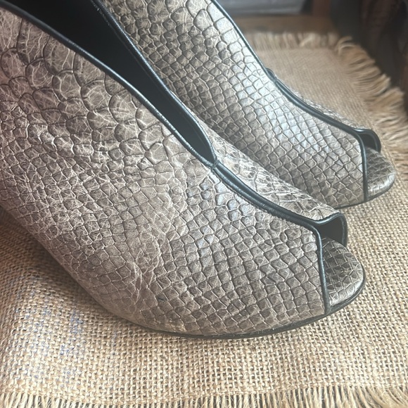 Salpy Geneva Bootie  ( size 7.5) - Picture 12 of 17